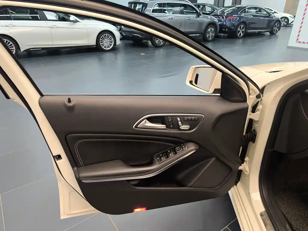Mercedes-Benz A-Class (Import) — миниатюра 8