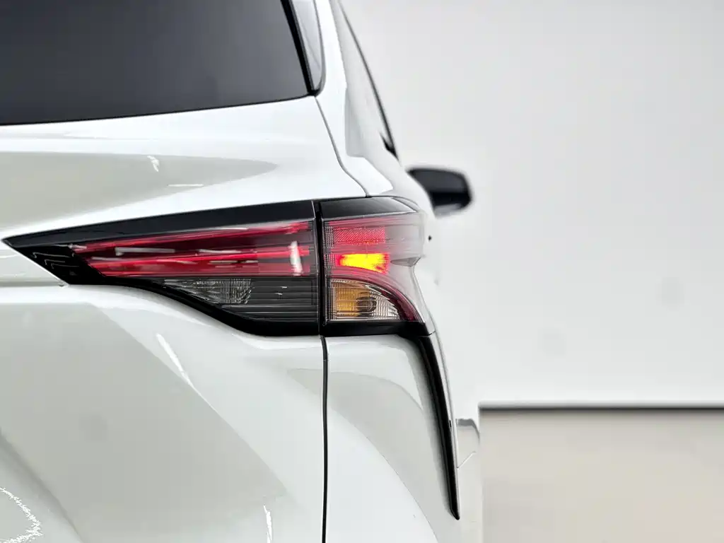 Toyota Sienna — миниатюра 15