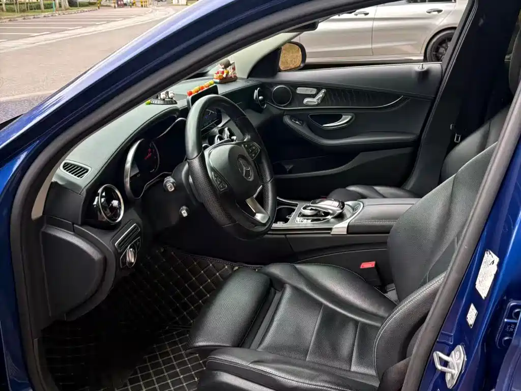 Mercedes-Benz C-Class — миниатюра 4
