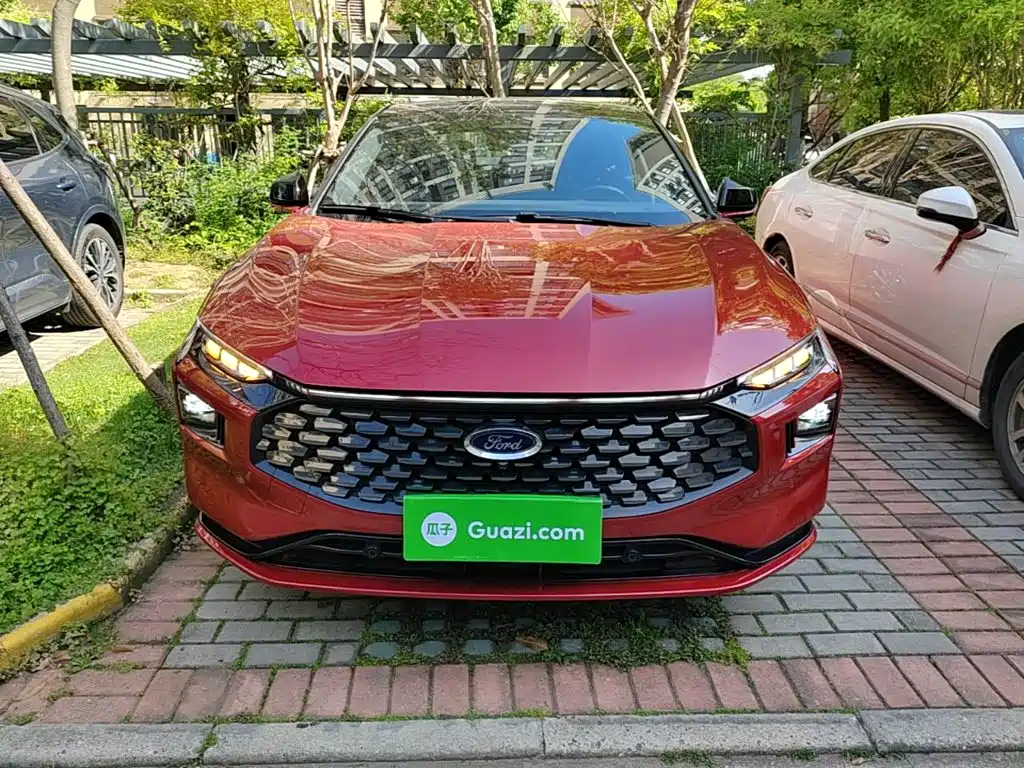 Ford Mondeo 2025 2.0T EcoBoost