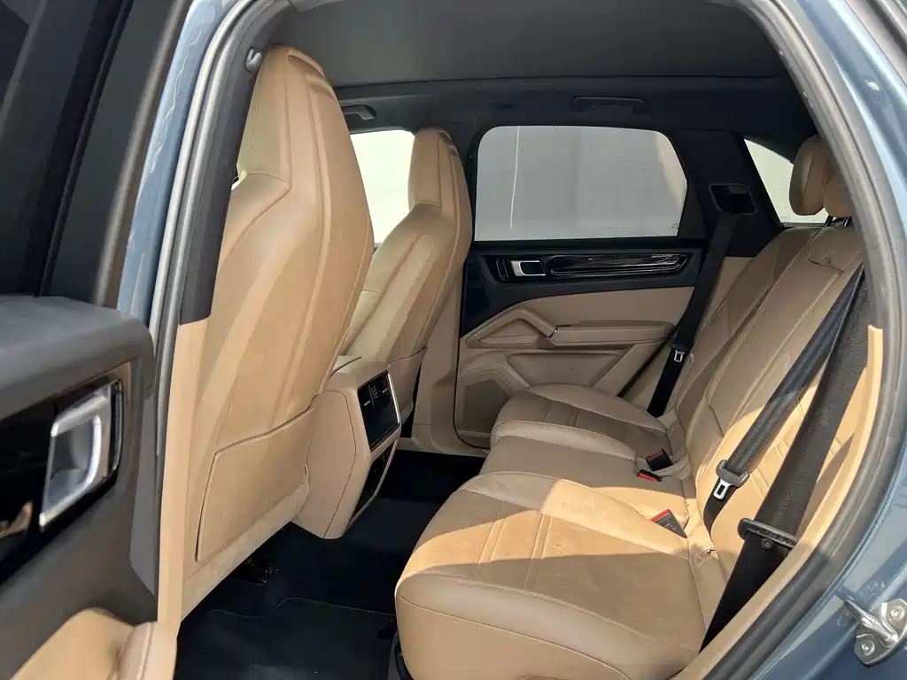 Porsche Cayenne — миниатюра 9