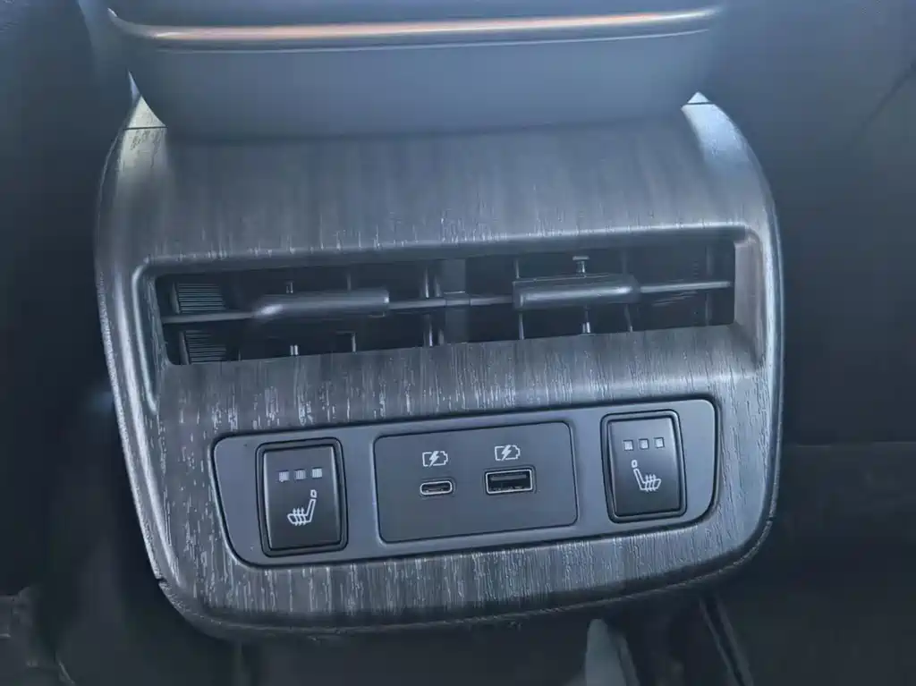 Nissan Ariya — миниатюра 15
