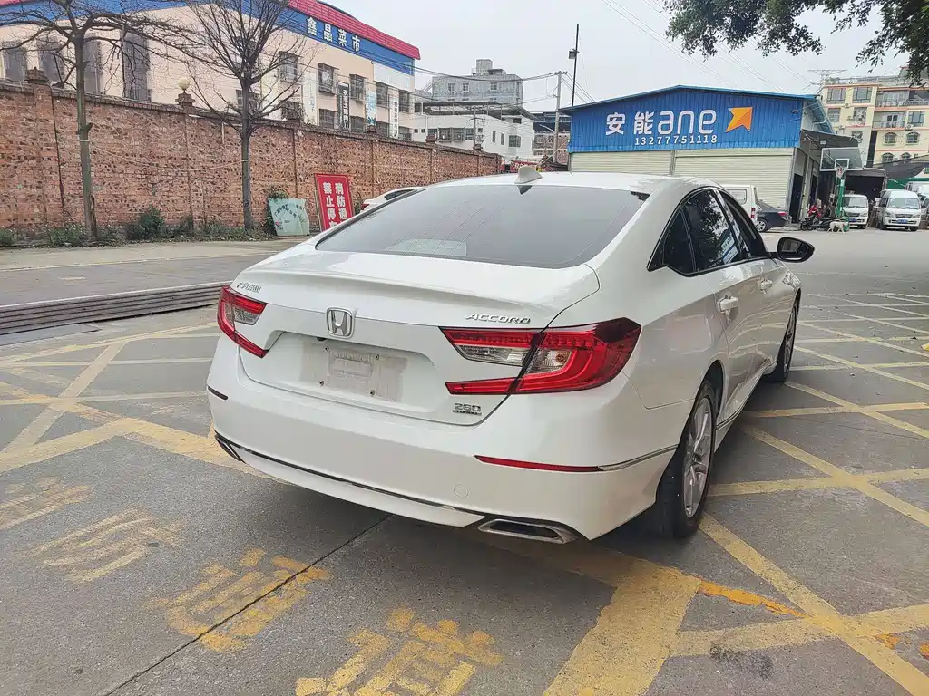 Honda Accord — миниатюра 11