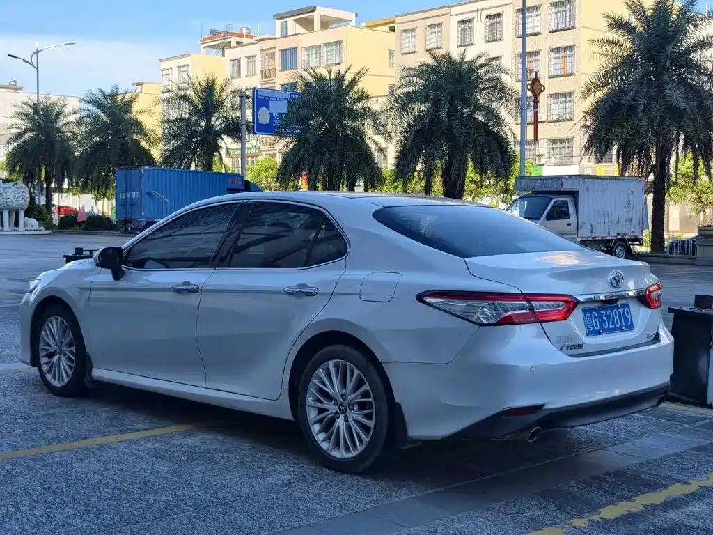 Toyota Camry — миниатюра 2