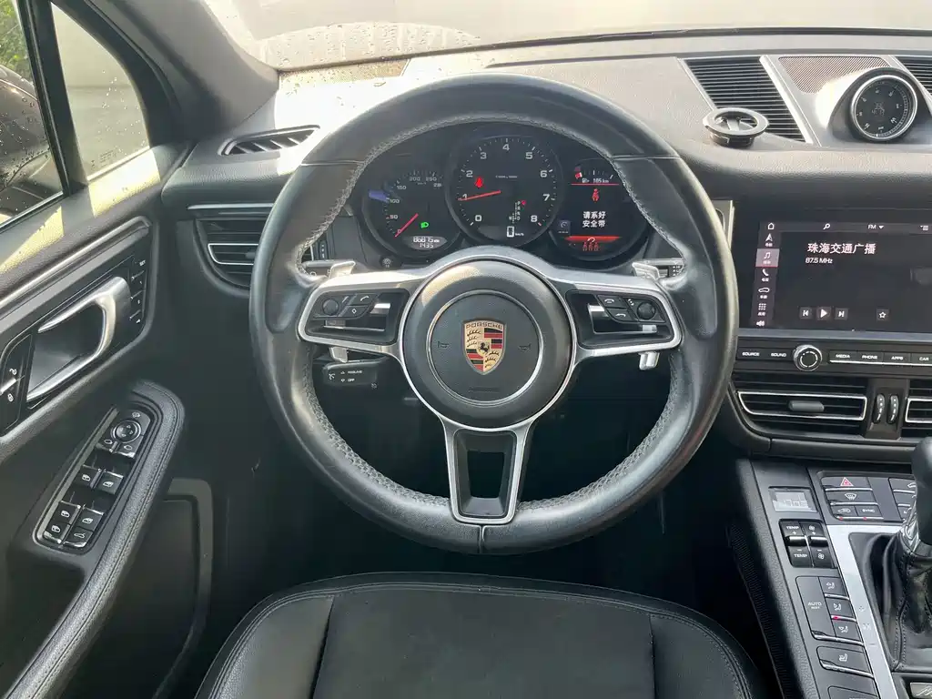 Porsche Macan — миниатюра 10
