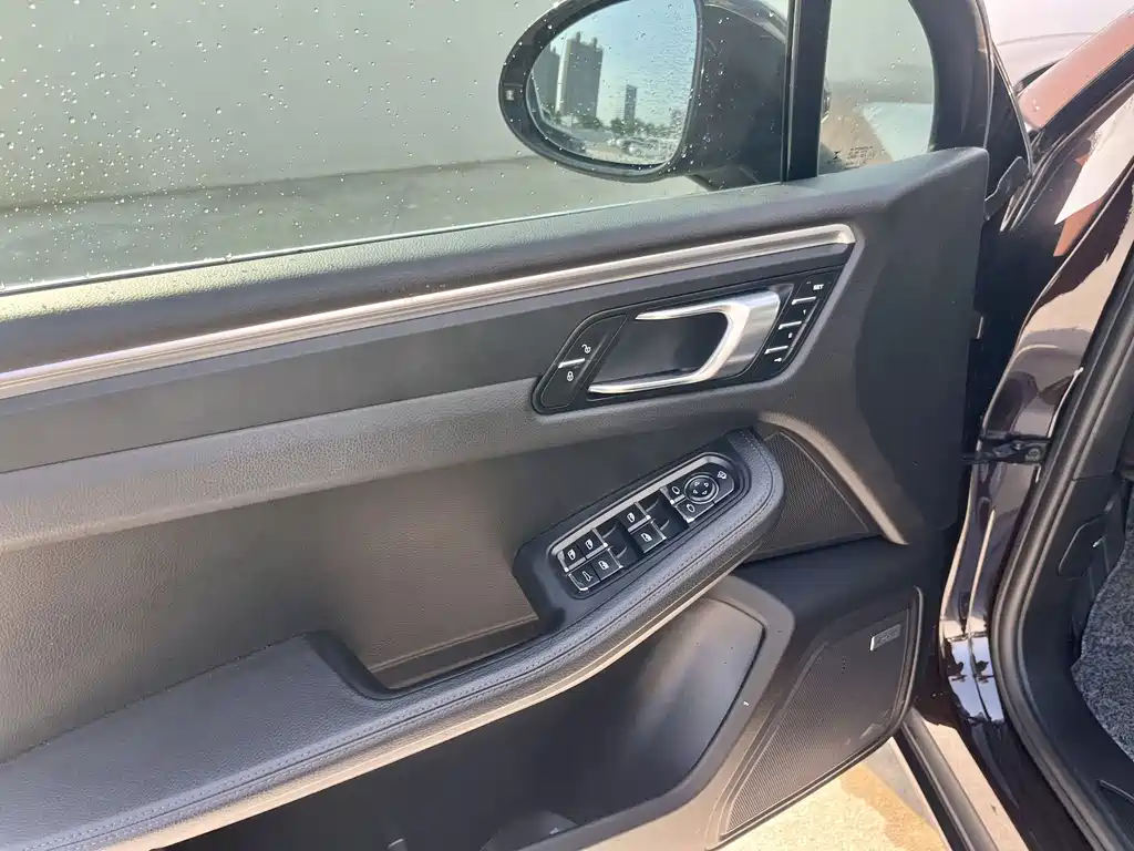 Porsche Macan — миниатюра 9