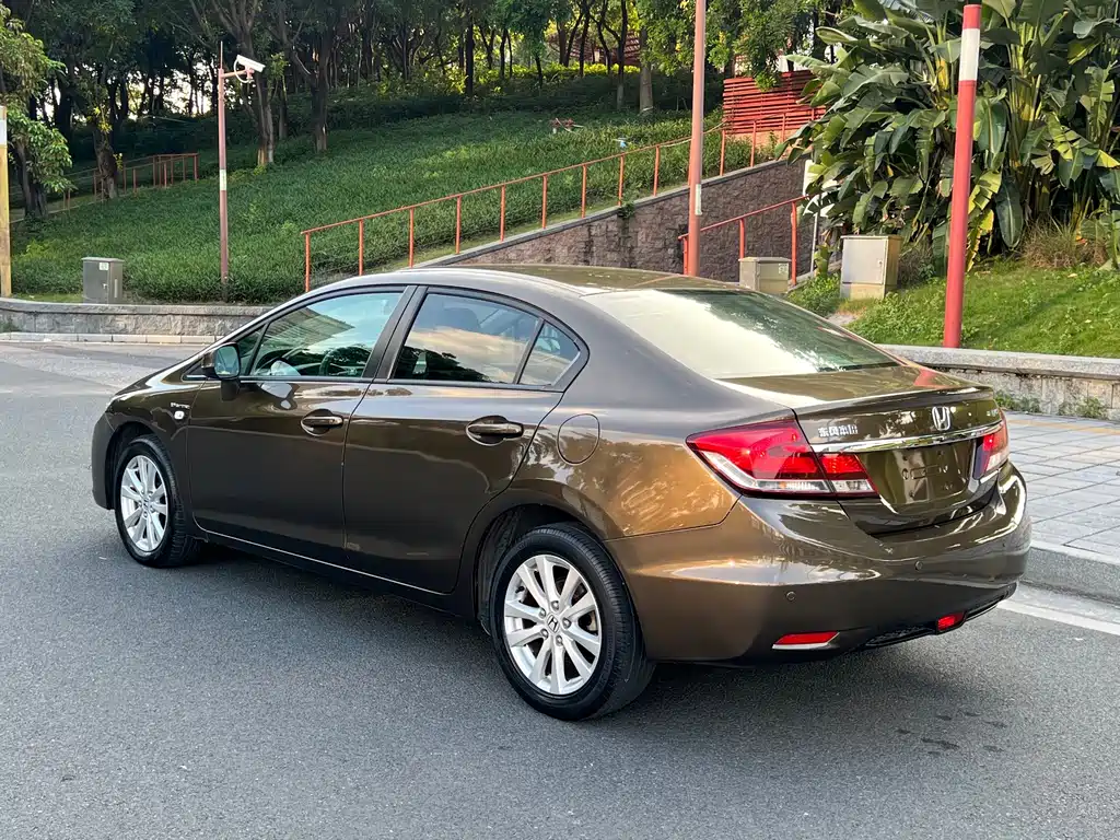 Honda Civic — миниатюра 8