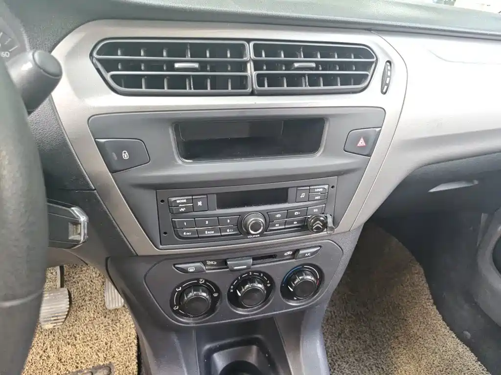 Citroen Elysee — миниатюра 14