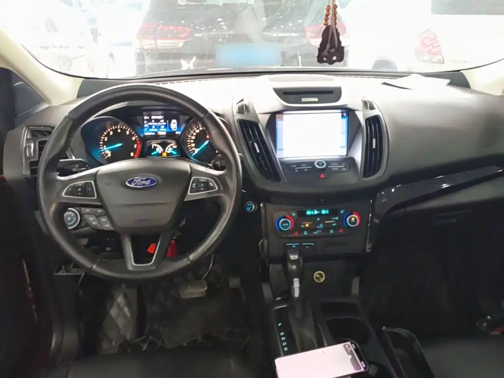 Ford Kuga — миниатюра 10