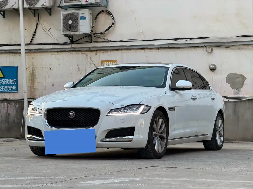 Jaguar XFL 2019