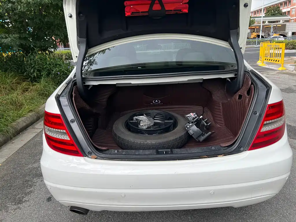 Mercedes-Benz C-Class — миниатюра 16