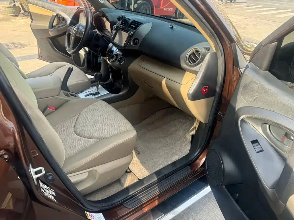 Toyota RAV4 — миниатюра 6
