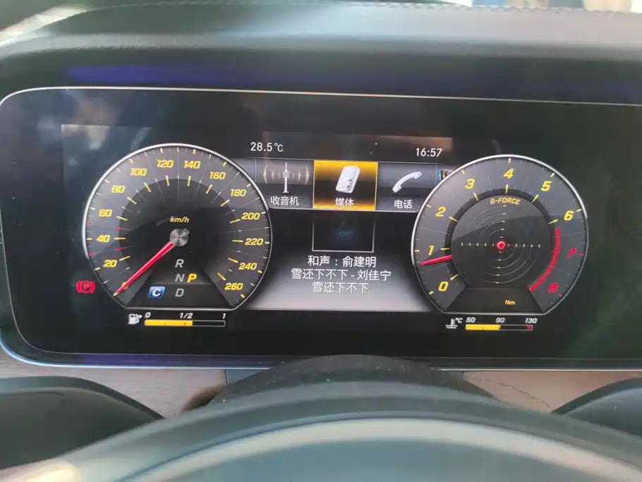 Mercedes-Benz E-Class — миниатюра 14