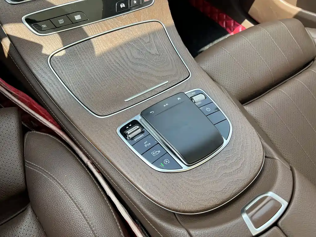 Mercedes-Benz E-Class — миниатюра 11