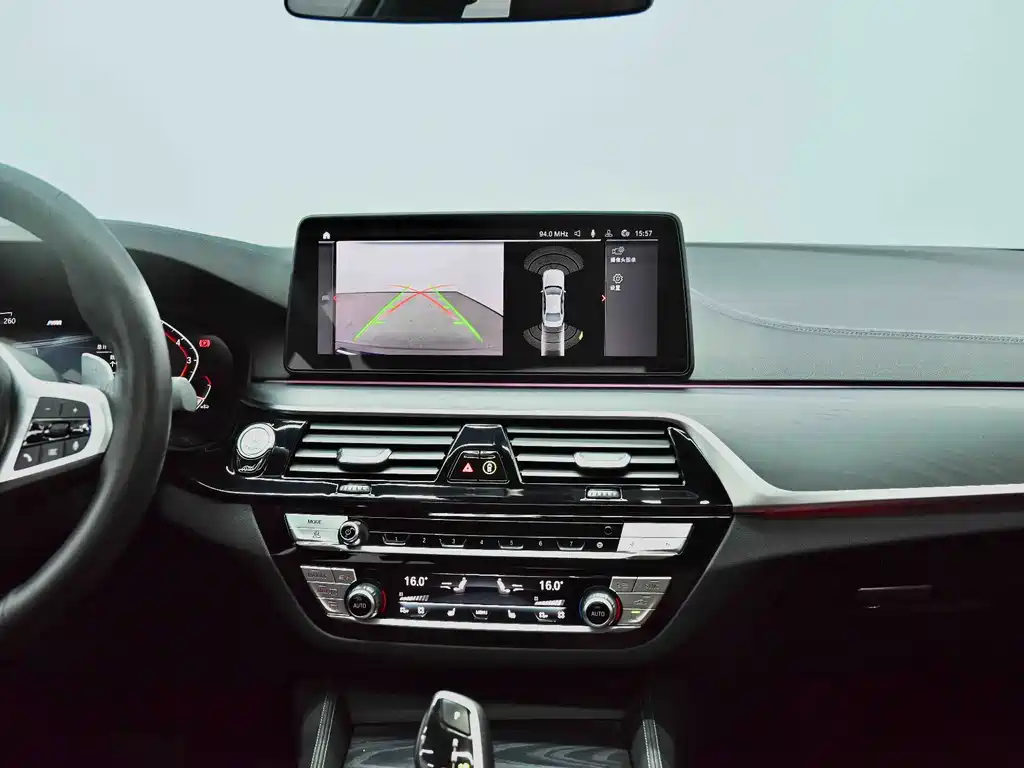 BMW 5 Series — миниатюра 16