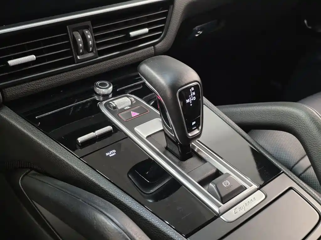 Porsche Cayenne — миниатюра 13