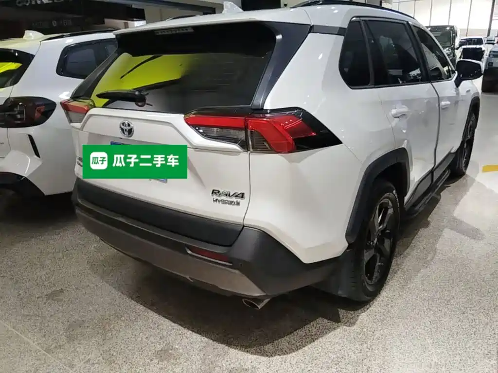 Toyota RAV4 — миниатюра 7