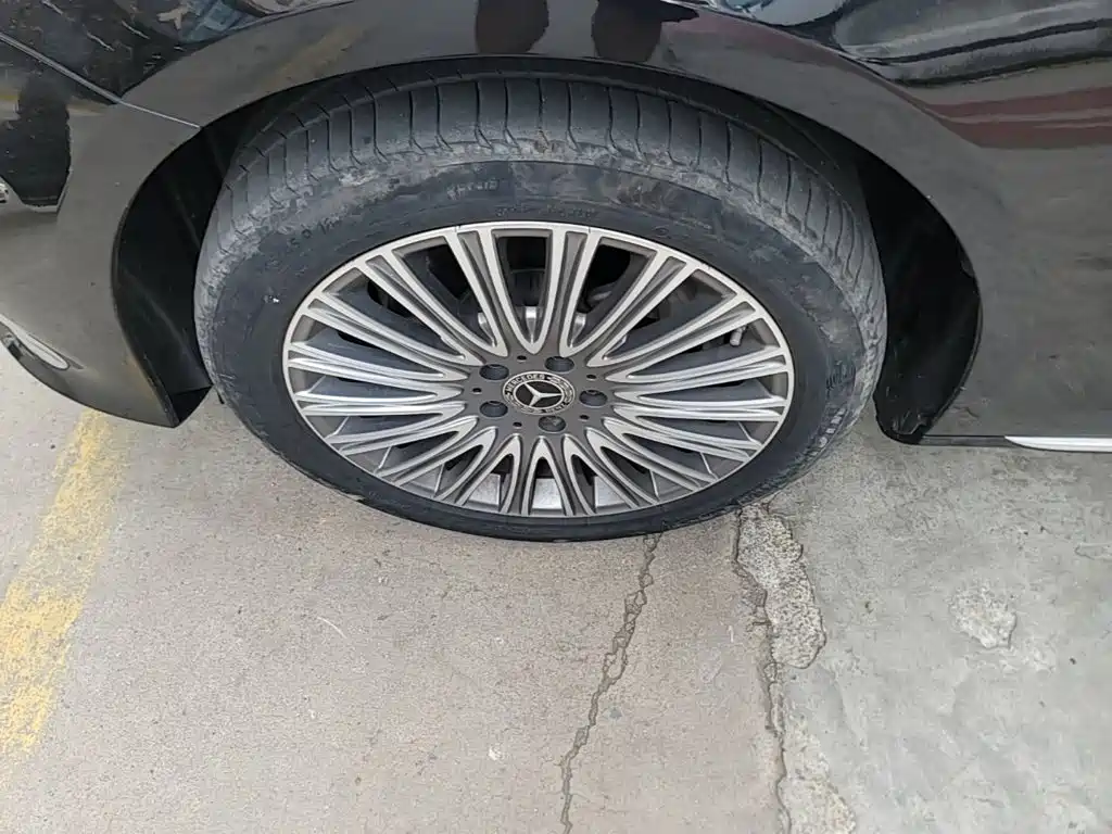 Mercedes-Benz E-Class — миниатюра 23