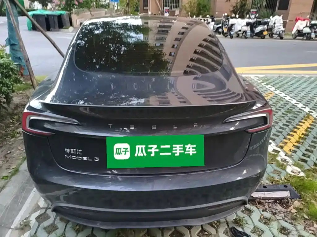 Tesla Model 3 — миниатюра 6