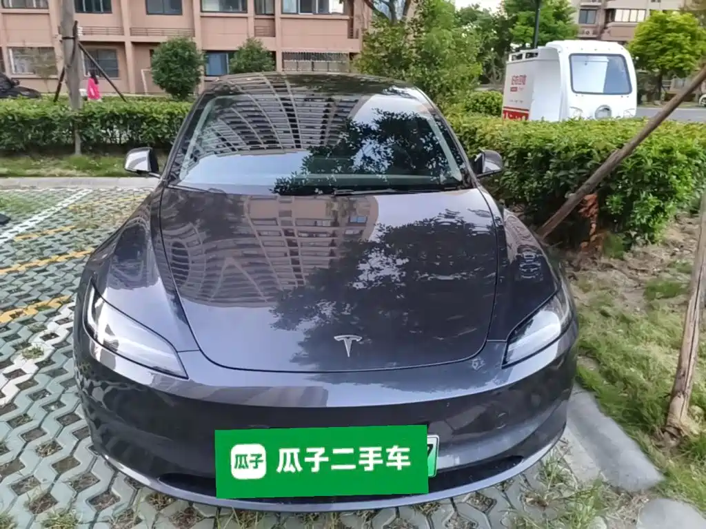 Tesla Model 3 — миниатюра 3