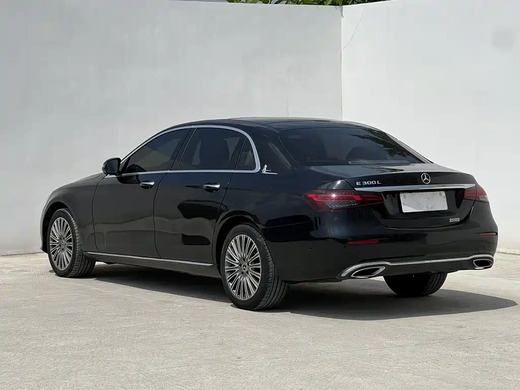 Mercedes-Benz E-Class — миниатюра 5