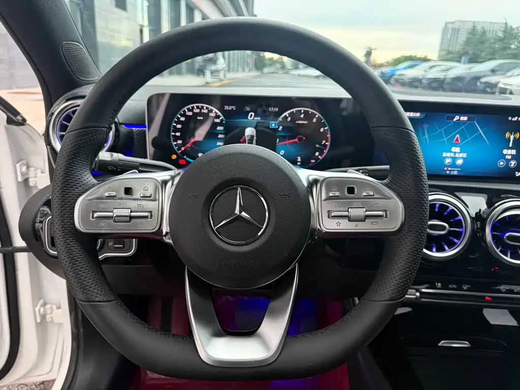 Mercedes-Benz A-Class — миниатюра 7