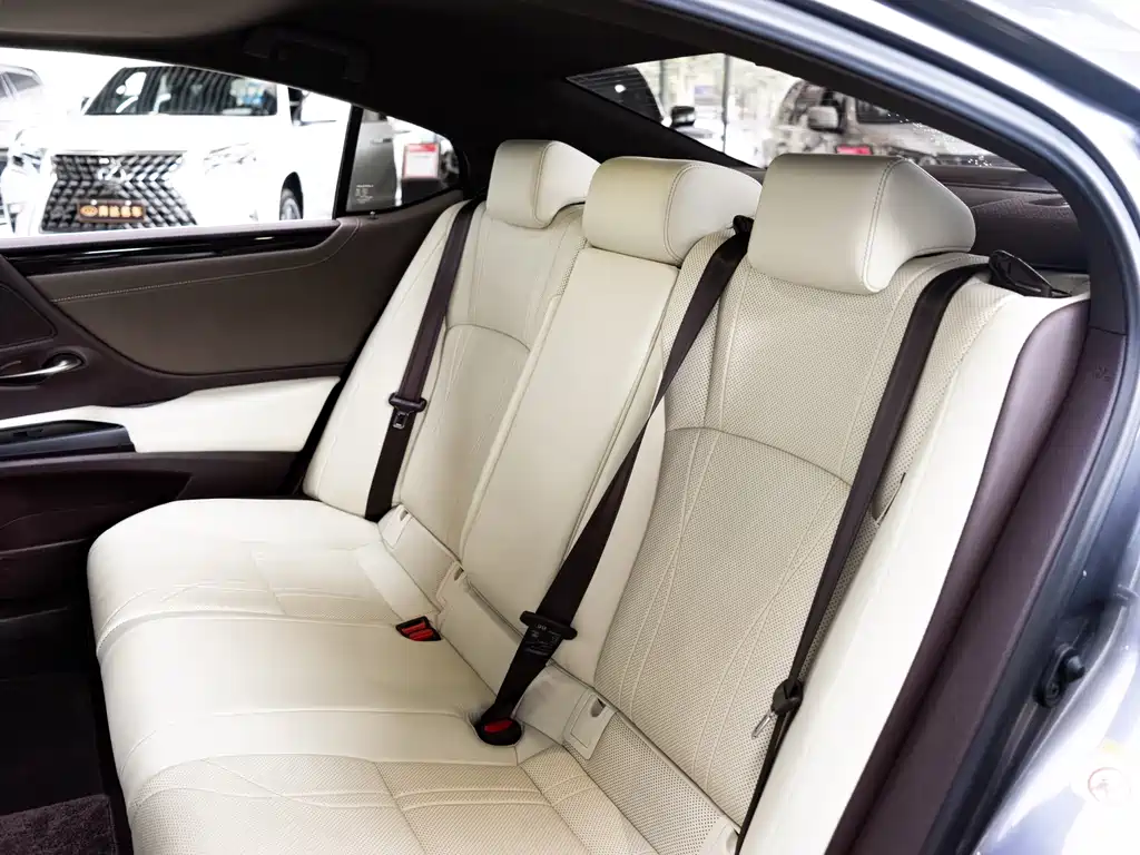 Lexus ES — миниатюра 12