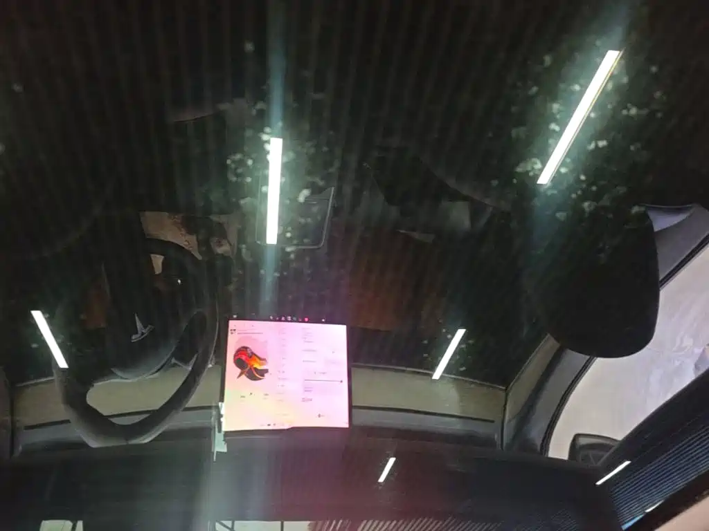 Tesla Model Y — миниатюра 18