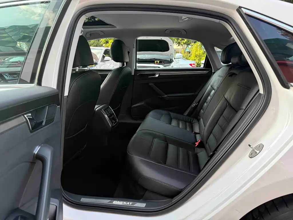 Volkswagen Passat — миниатюра 8