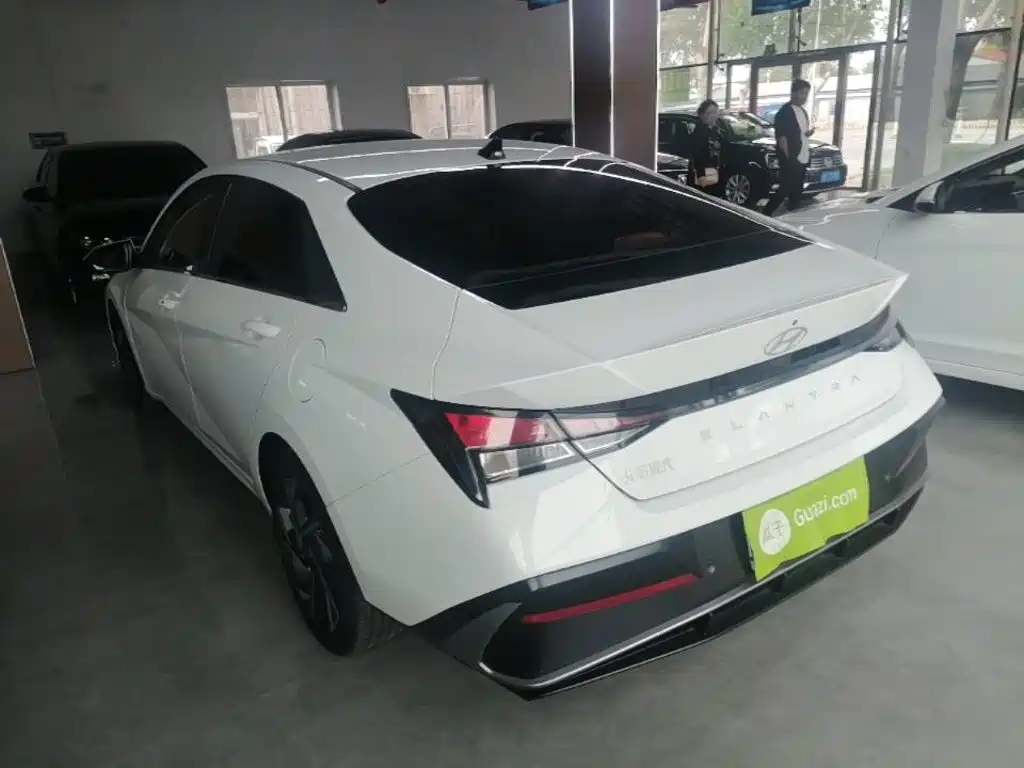 Hyundai Elantra — миниатюра 5