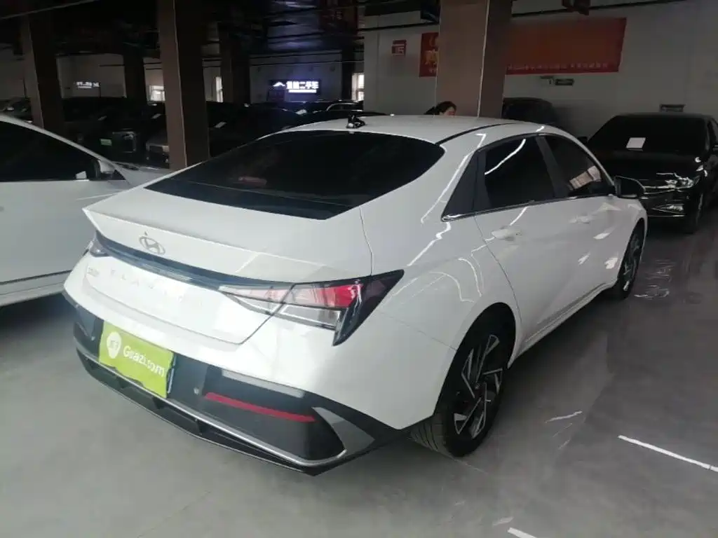 Hyundai Elantra — миниатюра 7