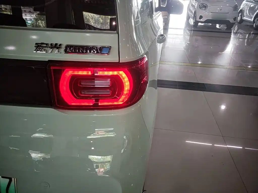 Wuling MINIEV — миниатюра 8