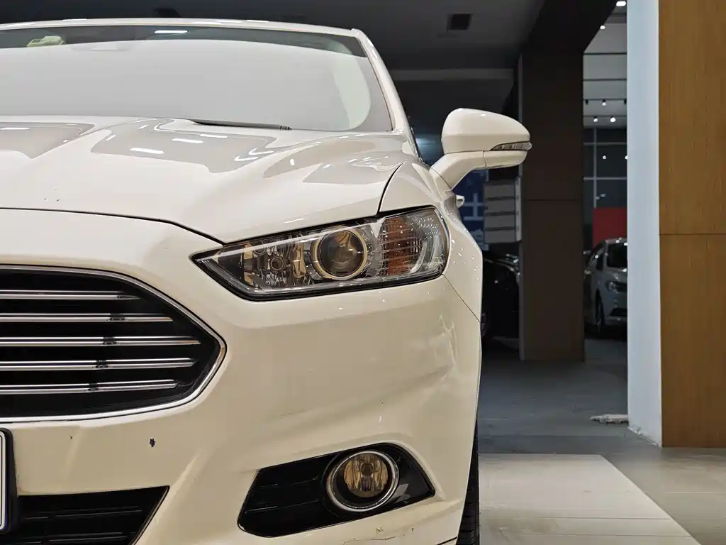 Ford Mondeo 2013 2.0L GTDi200 Fashion