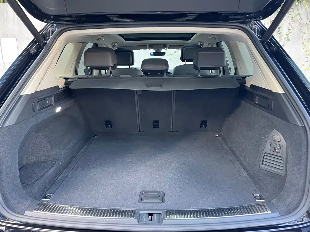 Volkswagen Touareg — миниатюра 21
