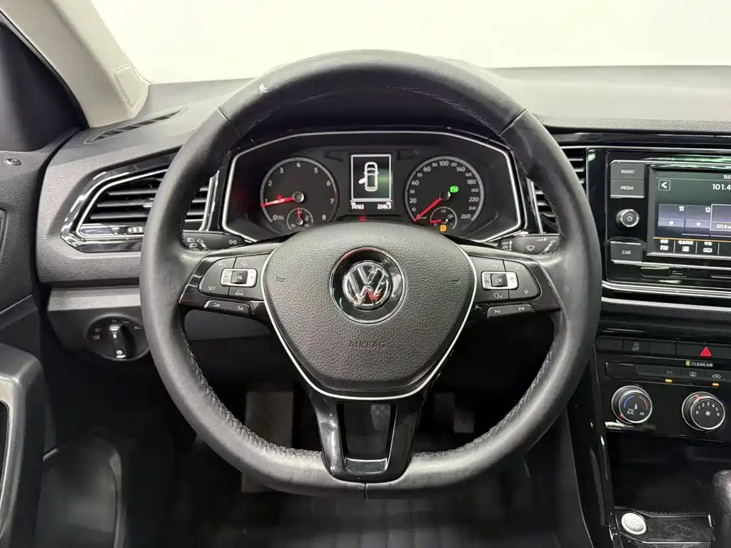 Volkswagen T-Roc — миниатюра 11
