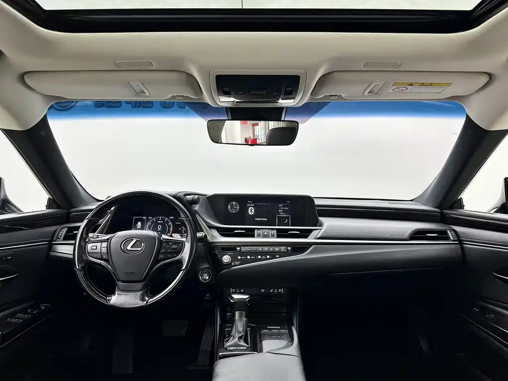 Lexus ES — миниатюра 10