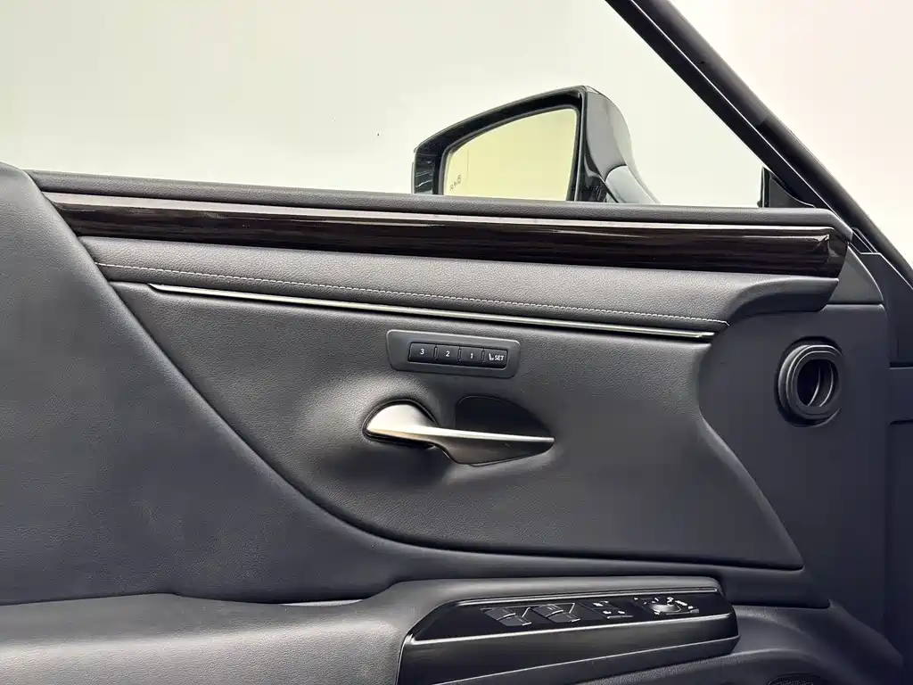 Lexus ES — миниатюра 15