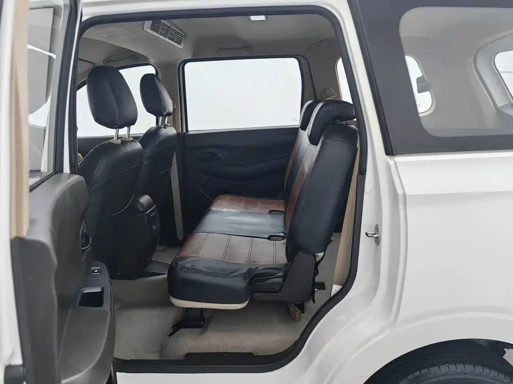 Wuling Hongguang — миниатюра 15