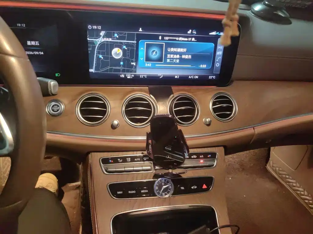 Mercedes-Benz E-Class — миниатюра 14