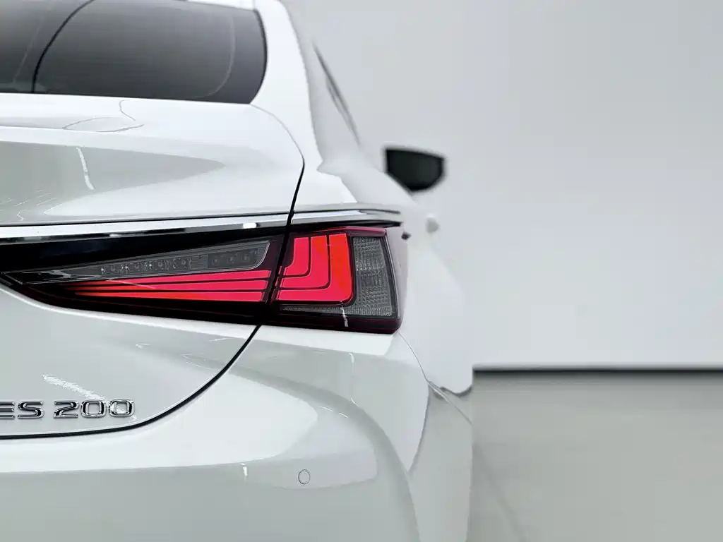 Lexus ES — миниатюра 14