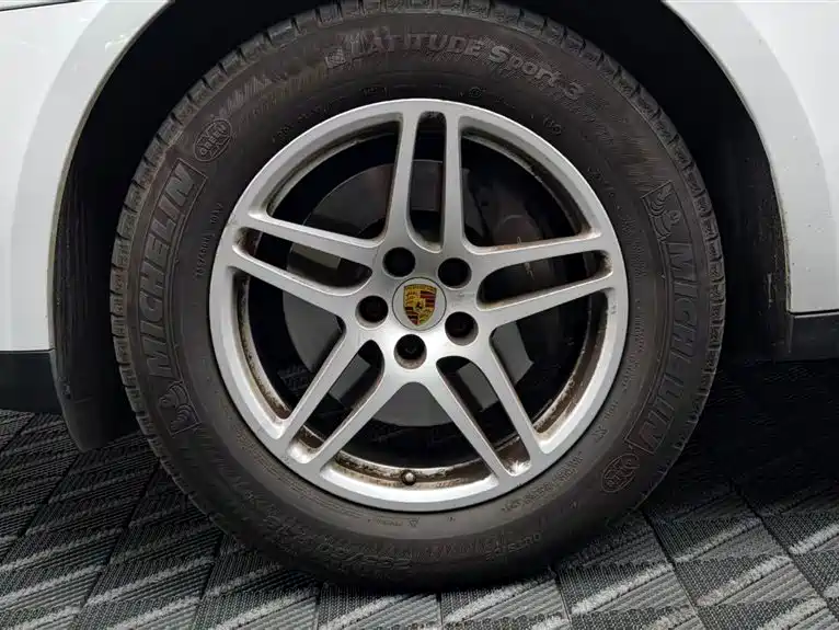 Porsche Macan — миниатюра 8
