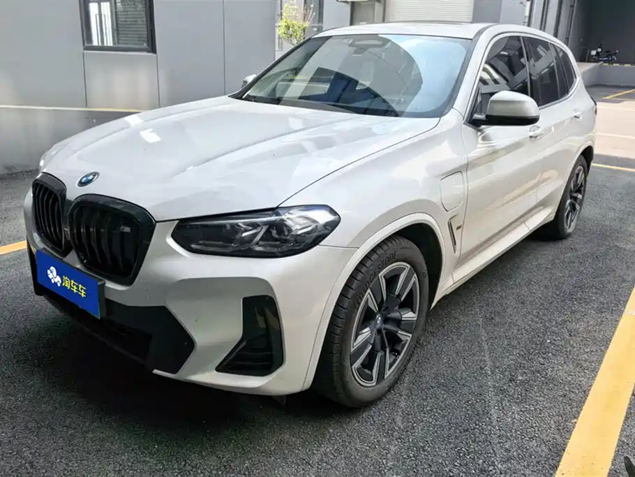 BMW iX3 2024