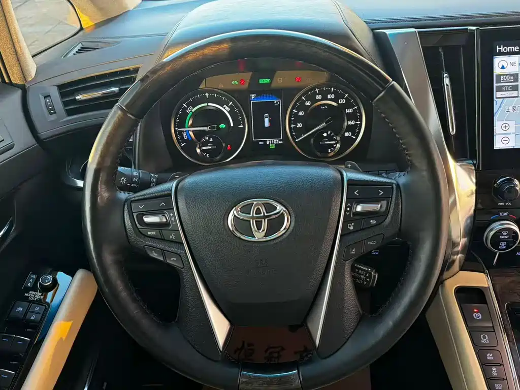 Toyota Alphard — миниатюра 15