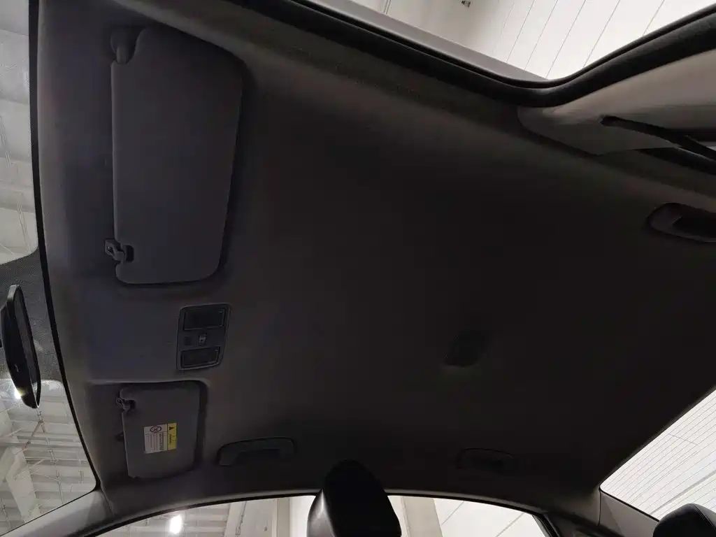 Hyundai Elantra — миниатюра 14