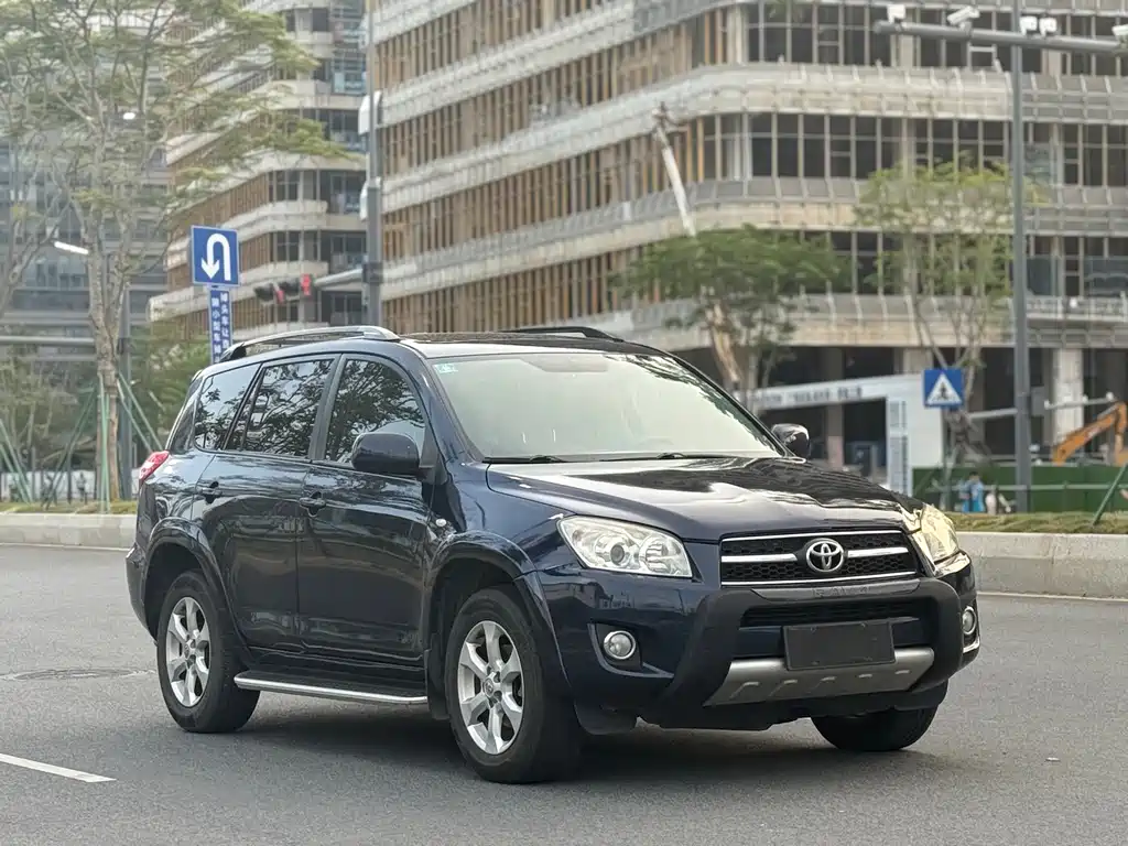 Toyota RAV4 — миниатюра 3