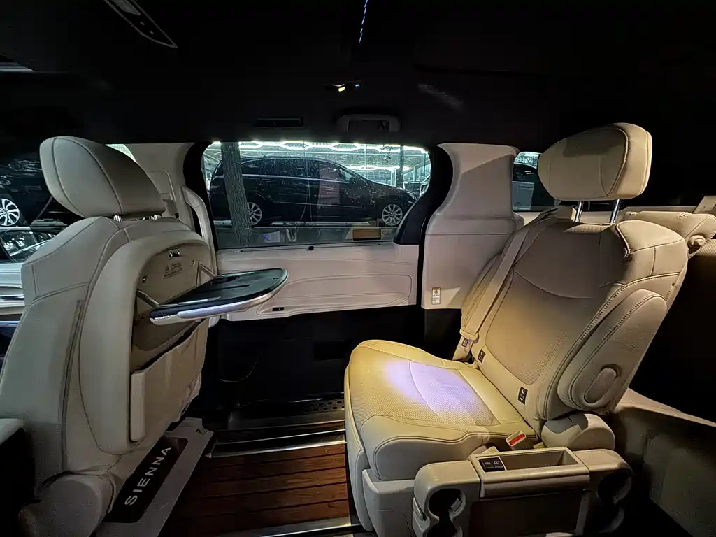 Toyota Sienna — миниатюра 15