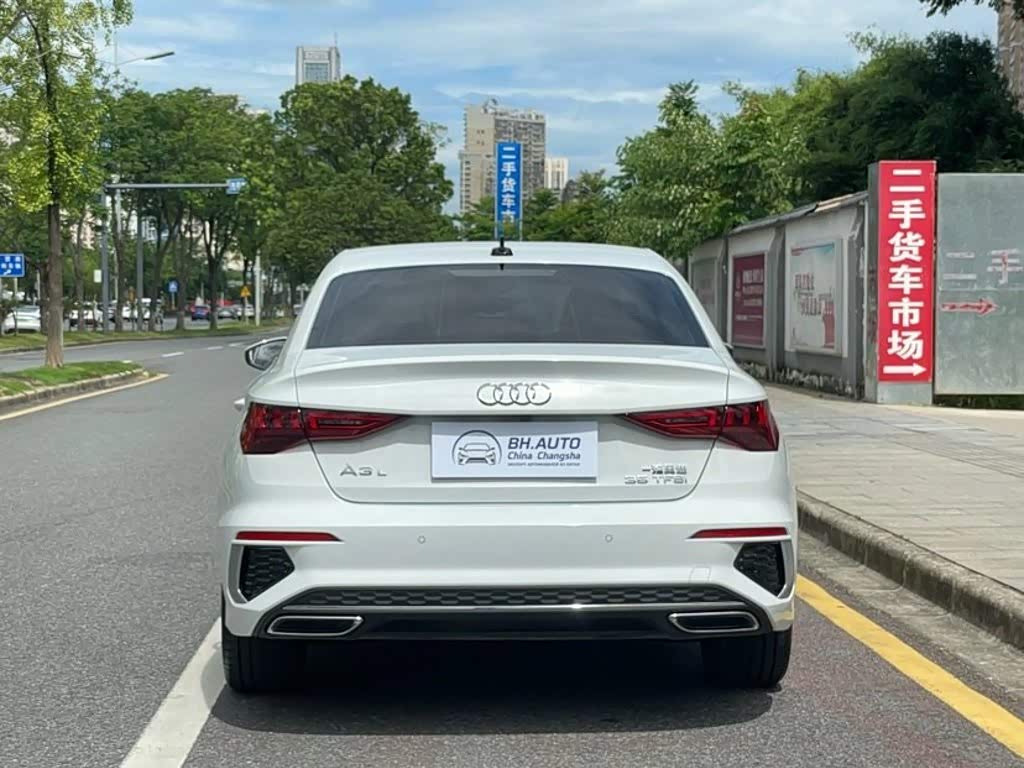 Audi A3 1.4 л 2023 г. Белый, пробег 16000 км