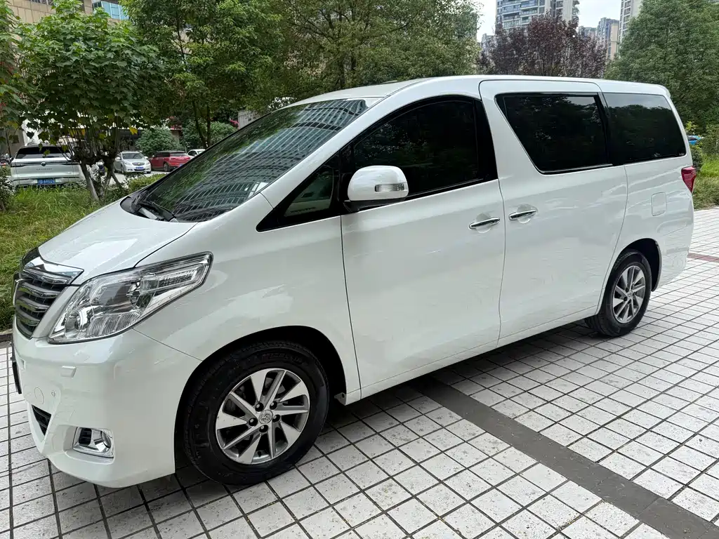 Toyota Alphard — миниатюра 13