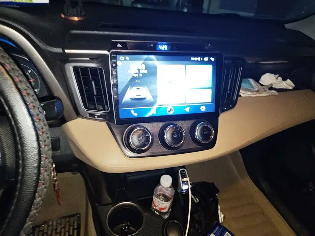 Toyota RAV4 — миниатюра 9