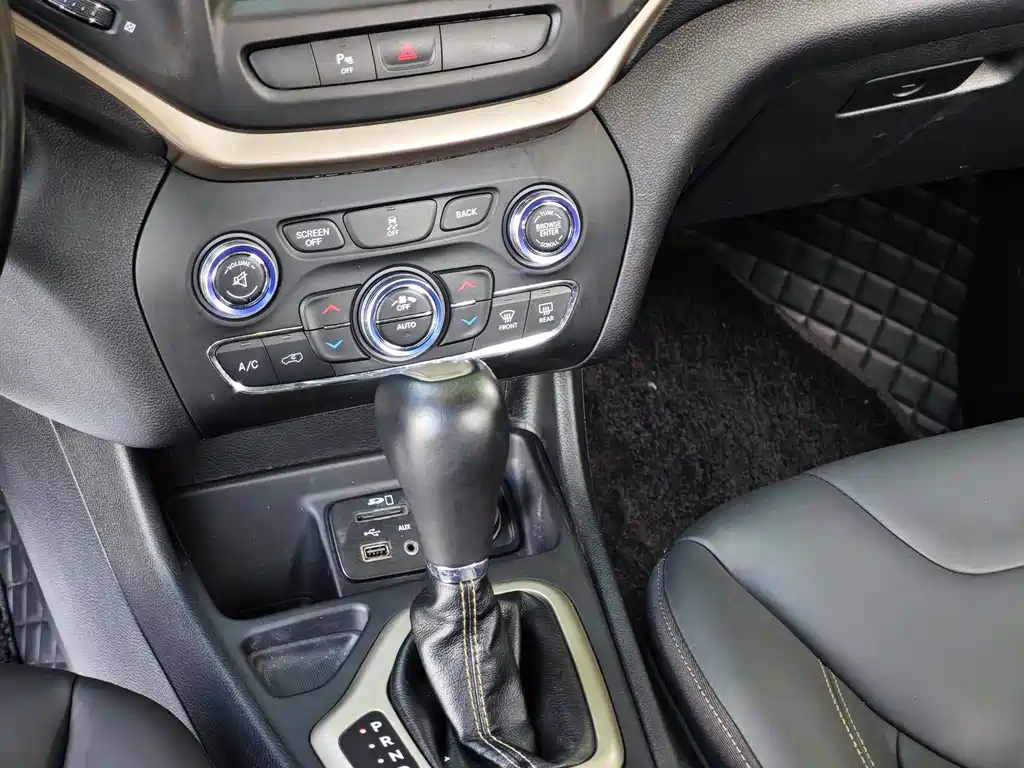 Jeep Cherokee — миниатюра 17